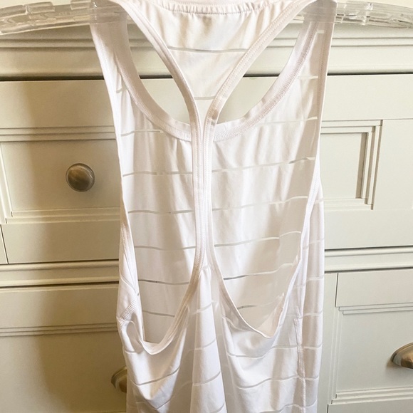 Athleta NWOT White Mesh Stripe Chi Tank 🤍 - Picture 3 of 6